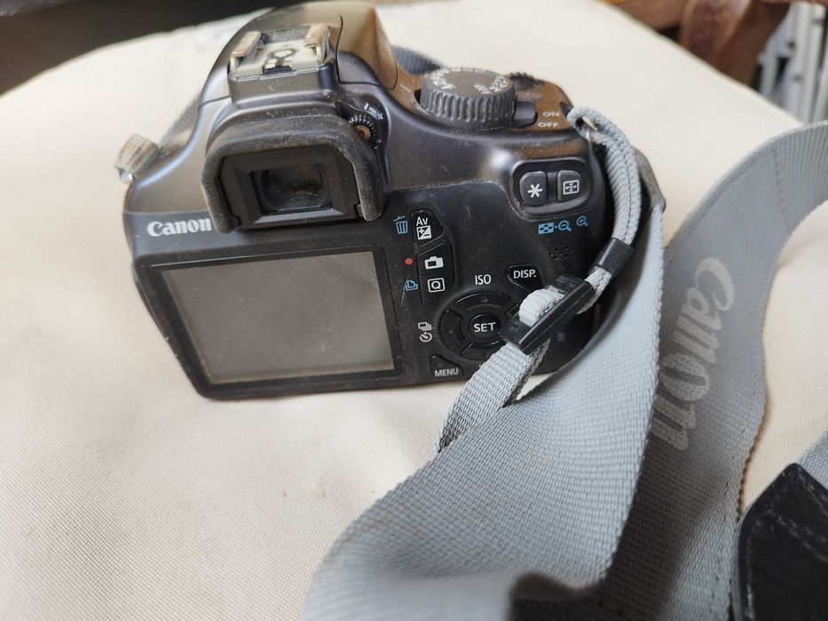 Canon EOS 1100D с обектив внос от Германия без батерия