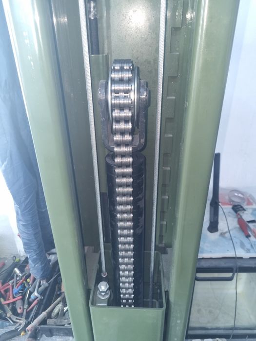 Vand 2 Elevatoare + banc de testare frane