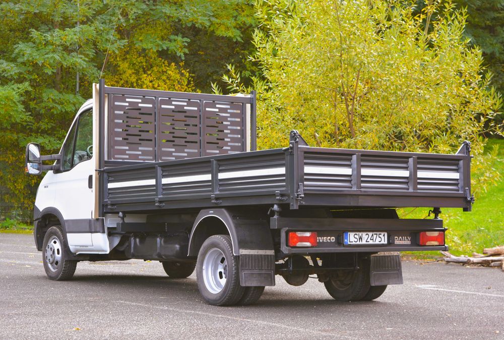 Iveco Daily 2012 basculabil pe 3 parti