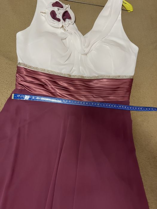 Rochie elegantă bicoloră alb-roz cu aplicație florală