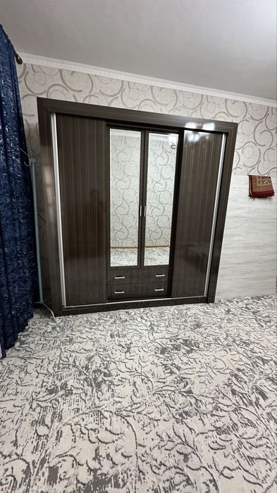 Yaxshi xolatdagi shkaf yaxshi taxtadan yasalgan