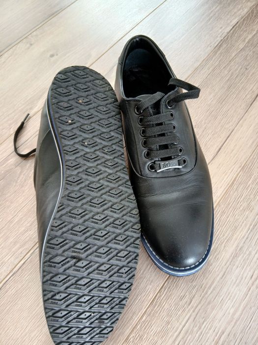 Обувки Boss, Номер 40, размер стелка 27см.
