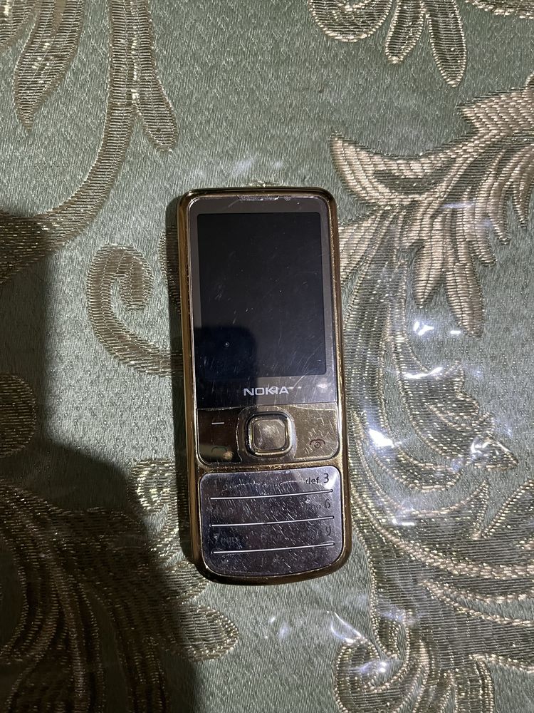 Nokia 6700 classic Gold edition