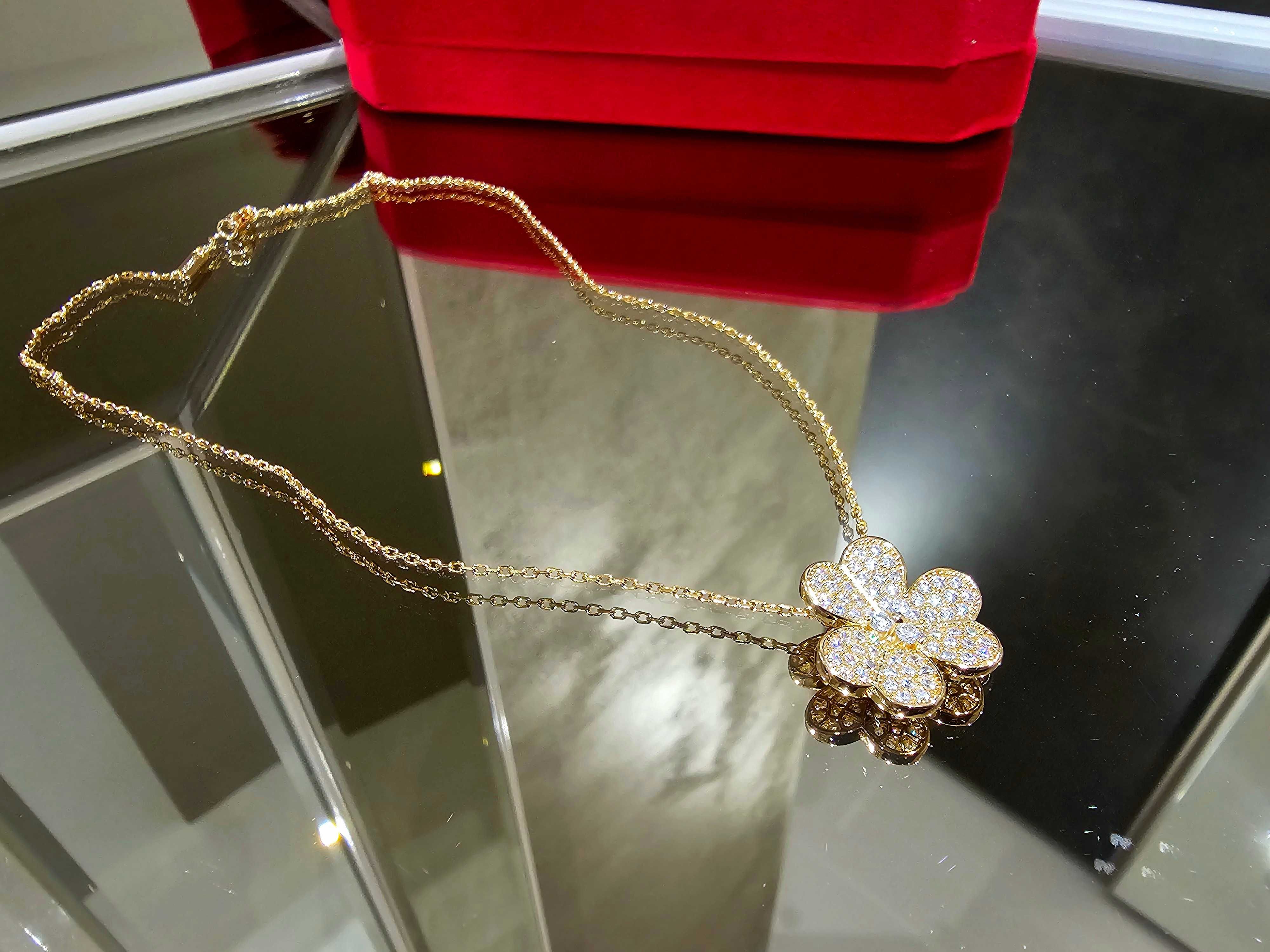 Van Cleef & Arpels VCA Rose Frivole Large Diamond Clover Дамско Колие
