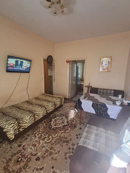 Чиланзар -3 квартал. 2-х комнатная квартира. Ор-р Торговый Центр.