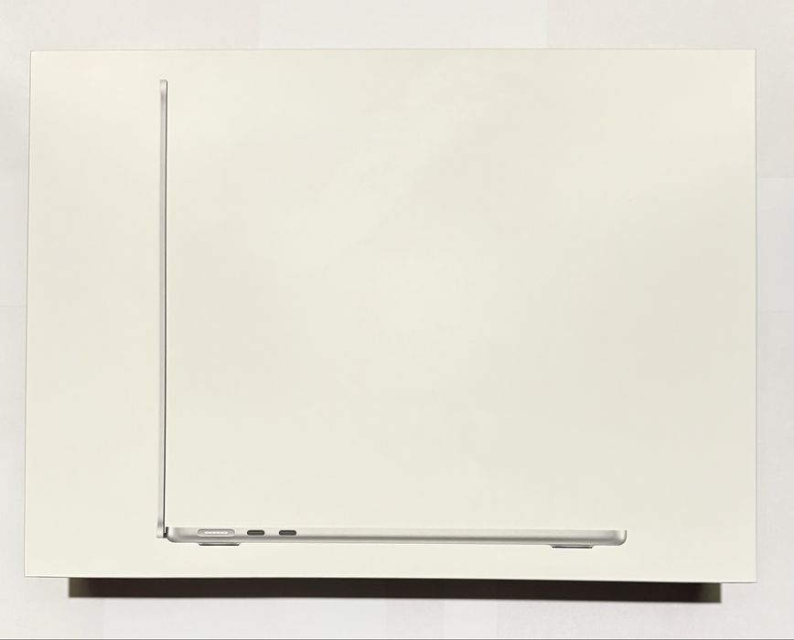 MacBook Air 13,6” cu procesor Apple M2  8GB RAM 512 GB Silver
