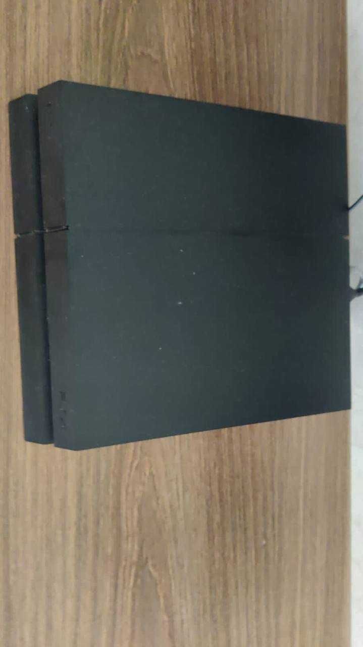 Playstation 4 с двумя геймпадами и играми