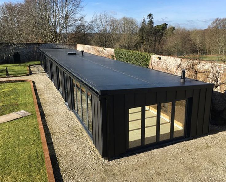 Case pe structura metalica invelite cu panouri sandwich termoizolante,