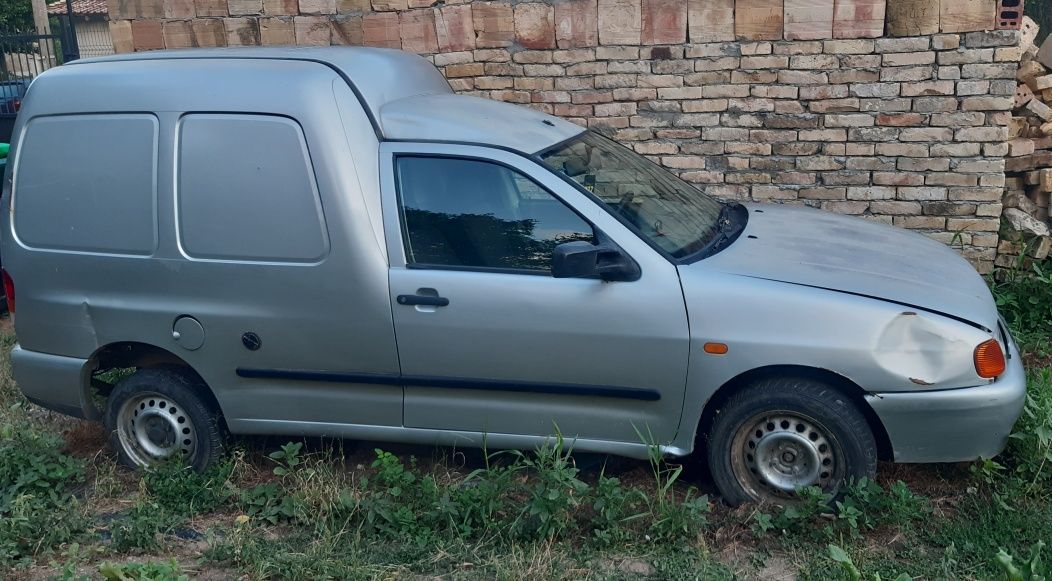 VW Caddy не на части