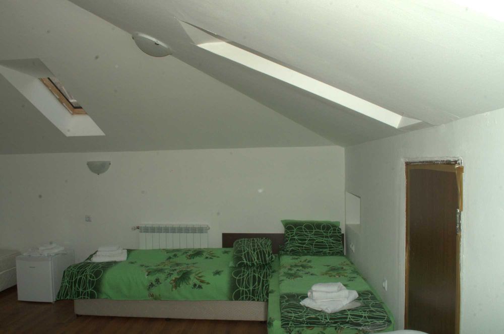 Дава се под наем Къща в с. Чупрене, Област Видин - 450 кв.м за 2397 € - Снимка #14