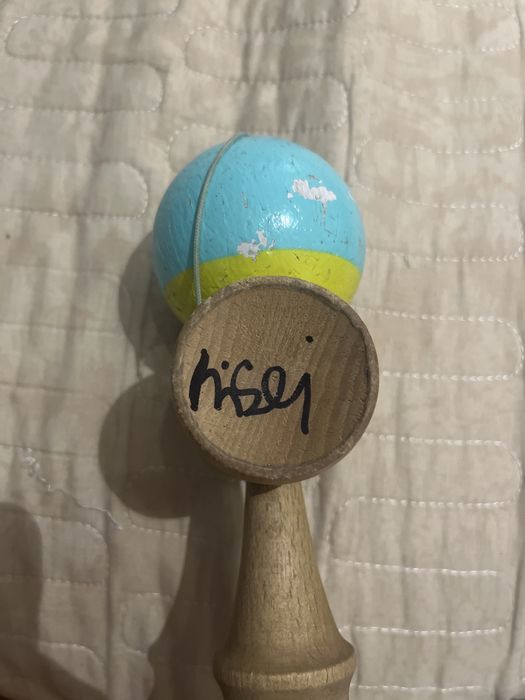 Vand kendama semnata de :Bisoi ,Dna. Mihalela si Mocioiu