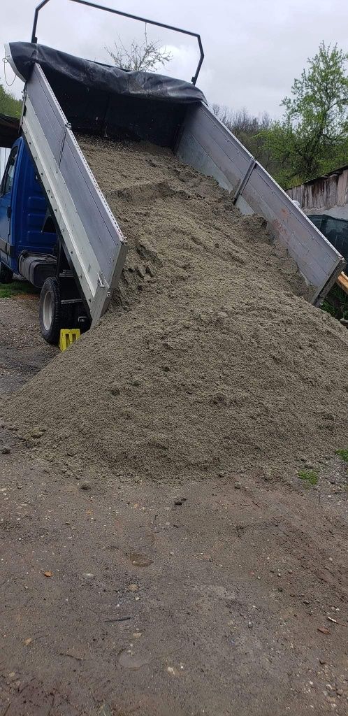 Amestec beton nisip pietriș piatra balastru / Pamant negru