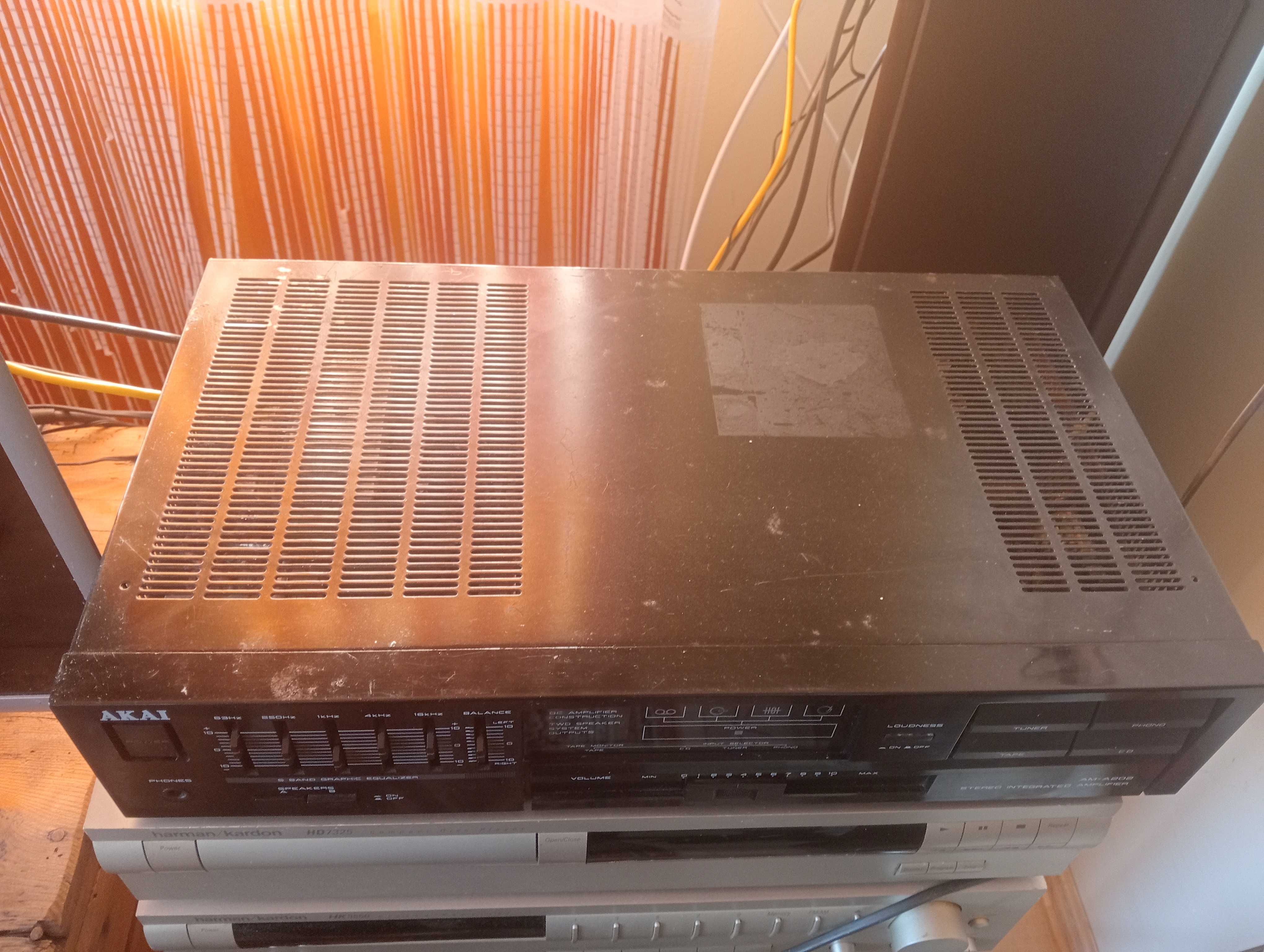Amplificator Akai
