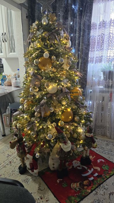 Продам елку новогоднию