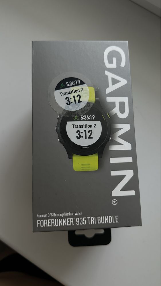 Premium GPS Running/Triathlon Watch FORERUNNER 935 TRI BUNDLE