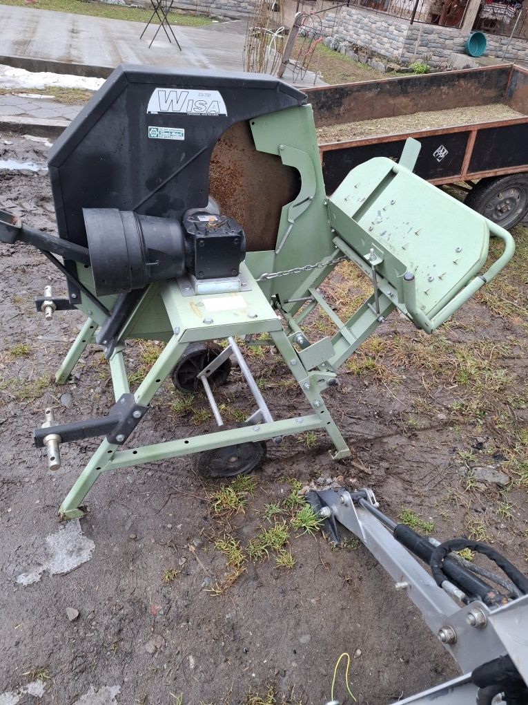 Vând circular după tractor