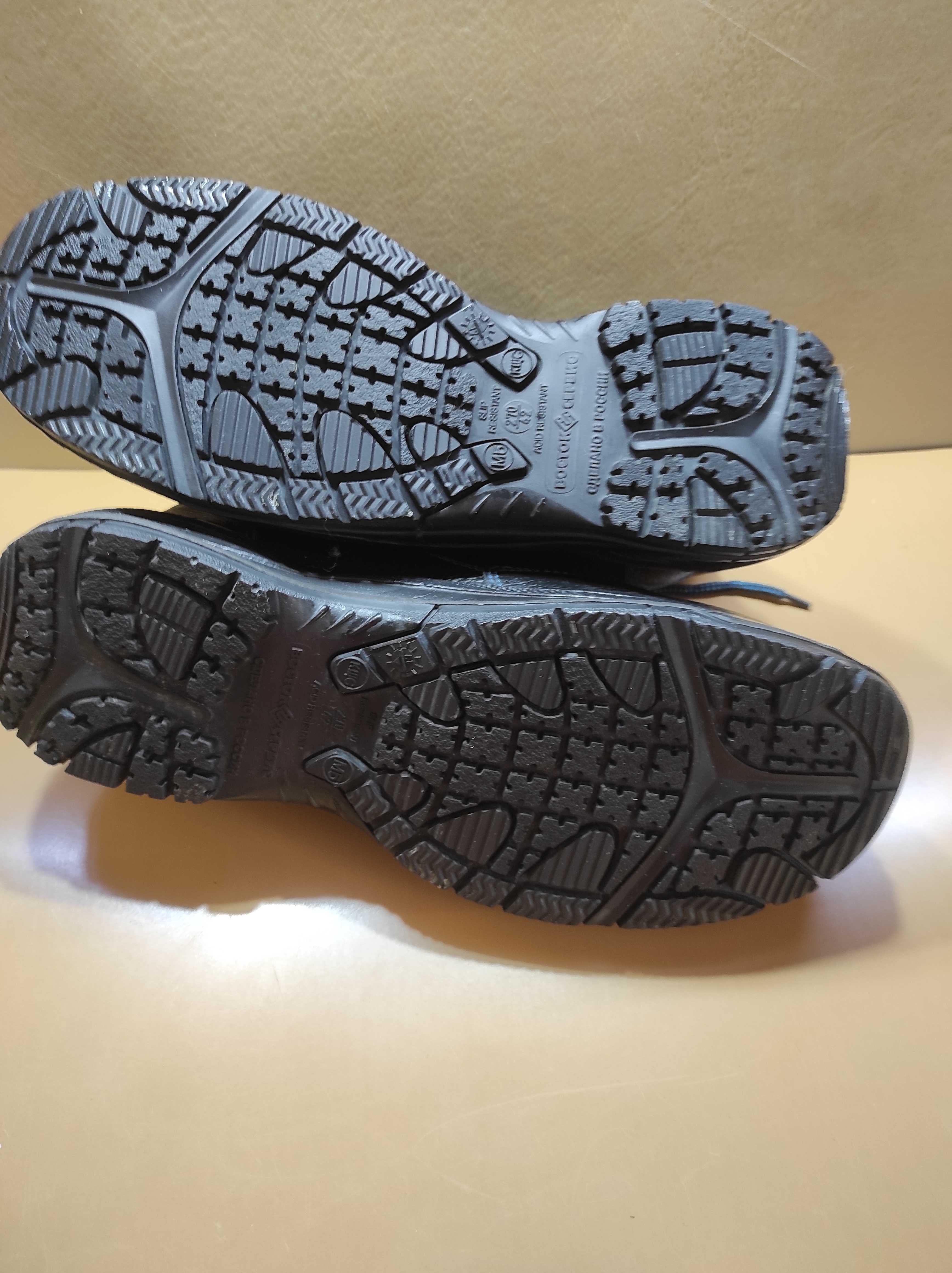 Продам рабочие ботинки новые р.42