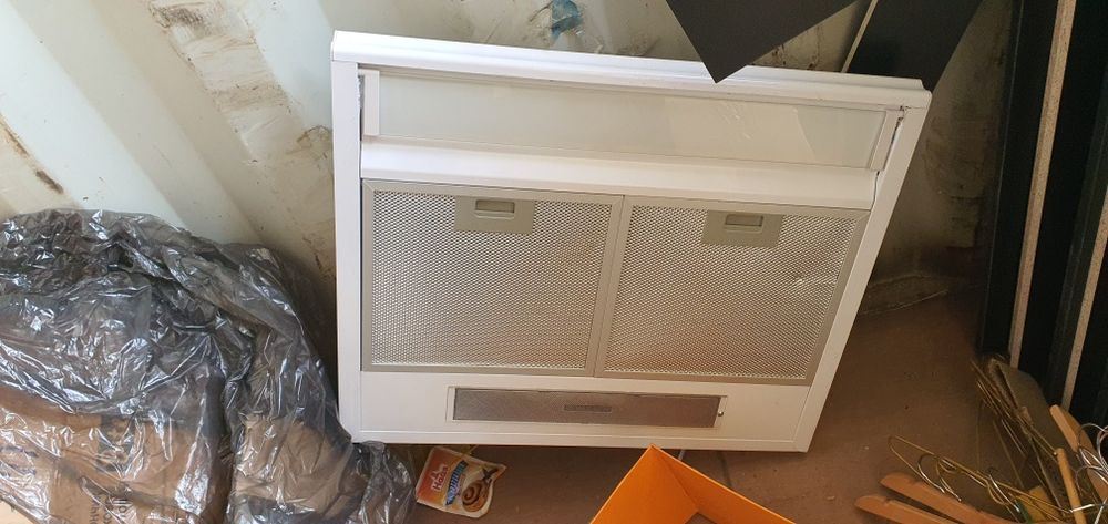 Вытяжка,  телевизор,  шоколадный фонтан