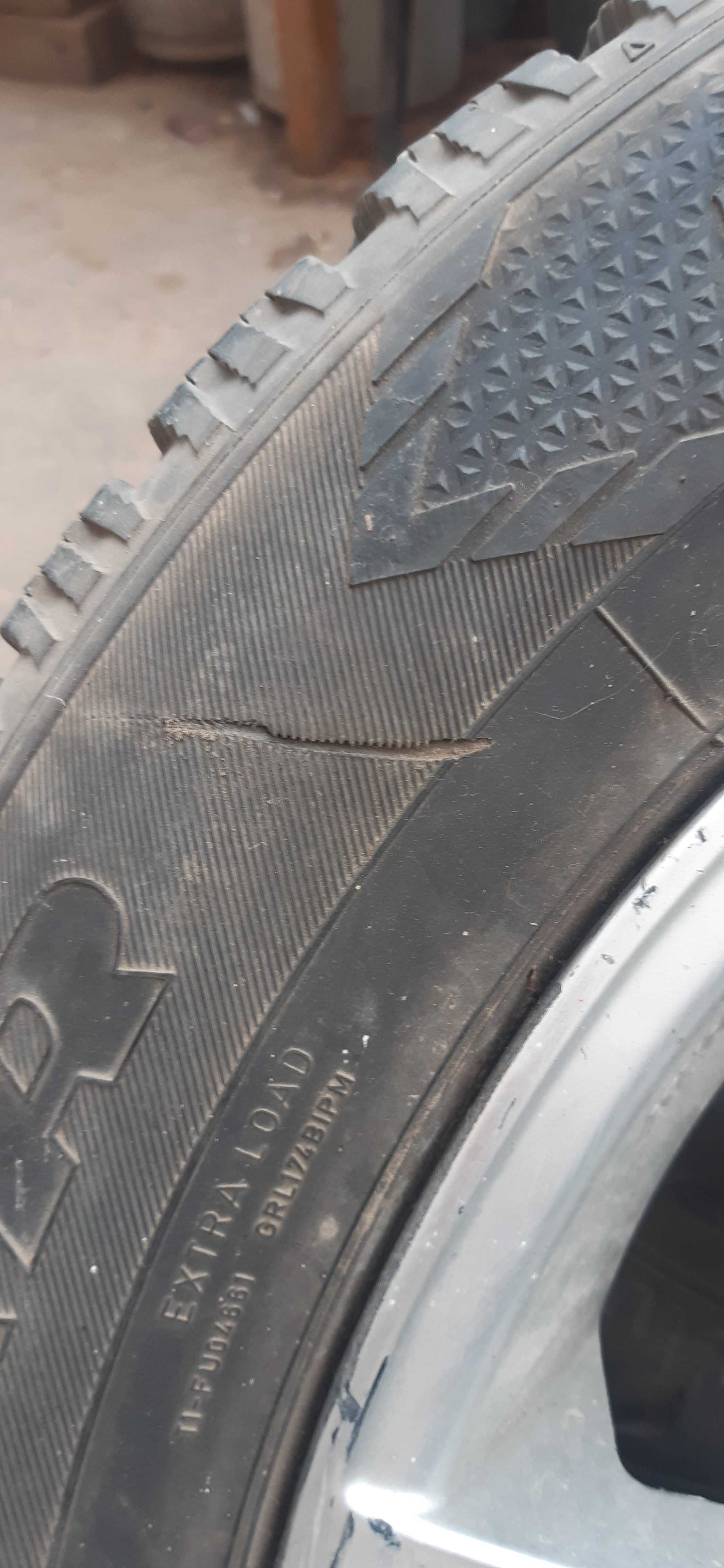 продам шины 255/55R 18 б/у 3 шт  зимняя с дисками