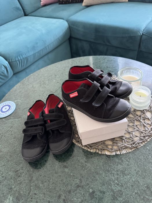 Два броя детски обувки за спорт