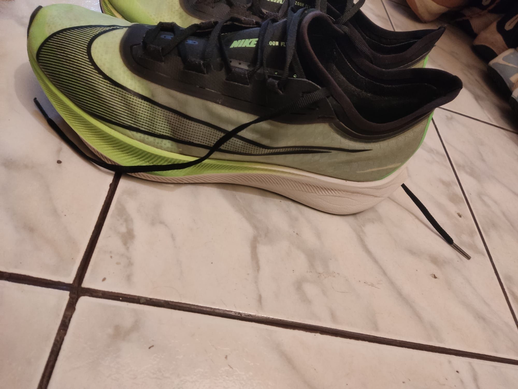 Vând Nike Zoom fly 3 44.5