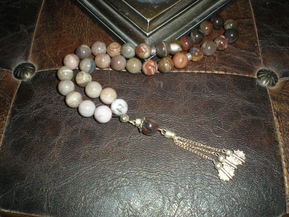 Броеница от полускъпоценни камъни цена