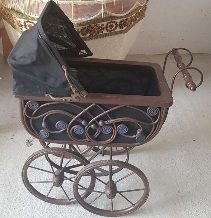 Căruț. Vintage păpuși