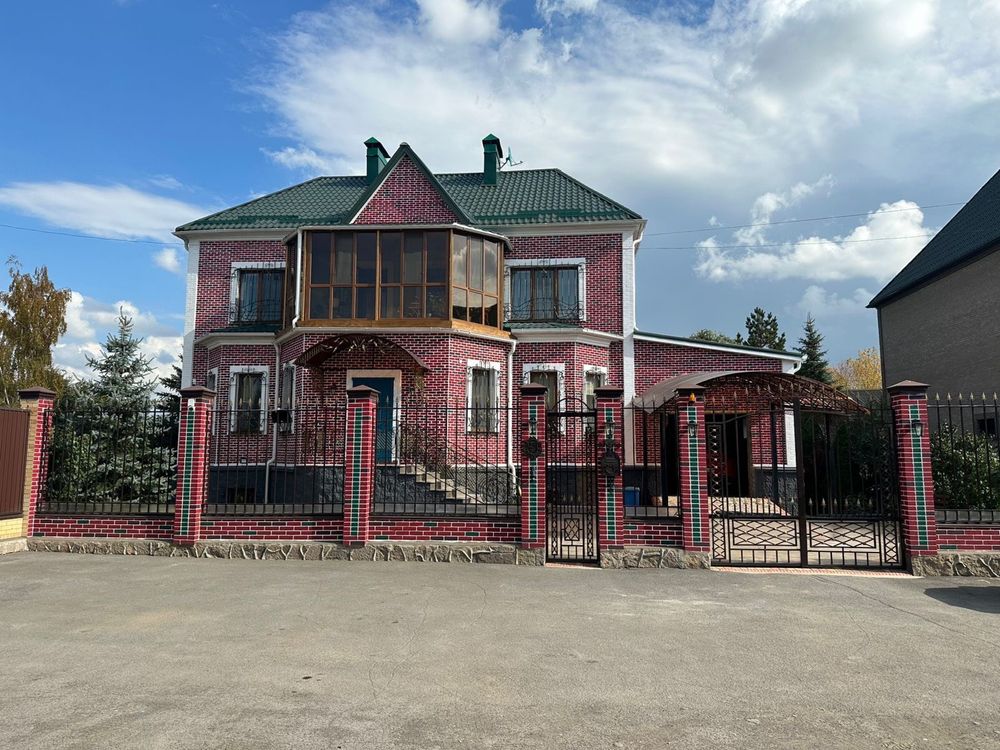 Продается ОТДЕЛЬНЫЙ ДОМ - Прям в Центре города (В ПАРКОВОЙ ЗОНЕ).