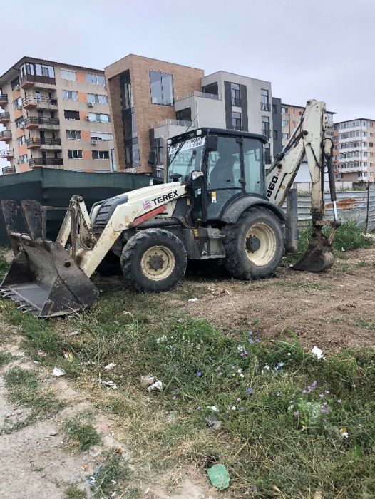 Inchiriere cilindru compactor si buldoexcavator