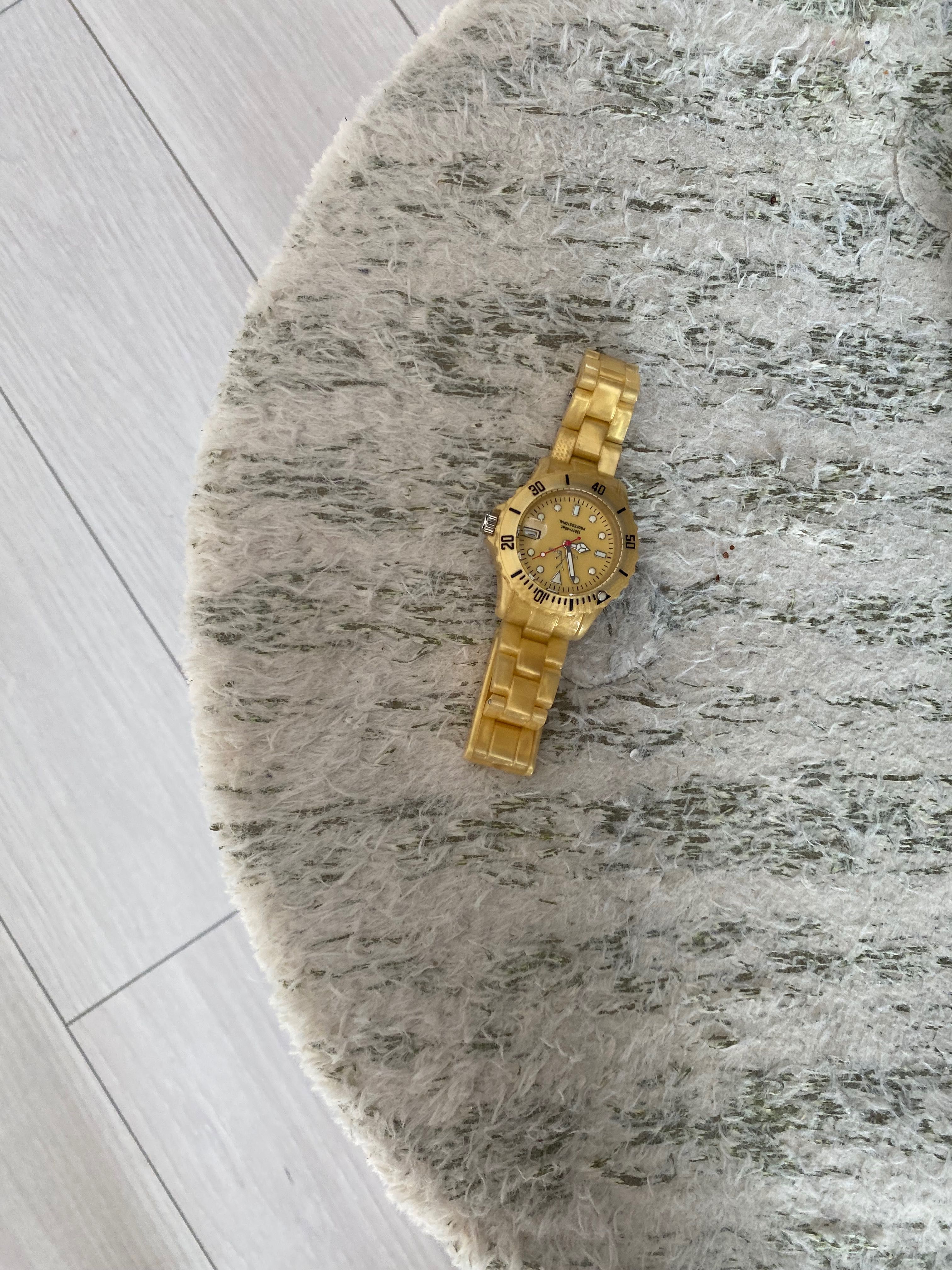 Gold Watch Златен Часовниk