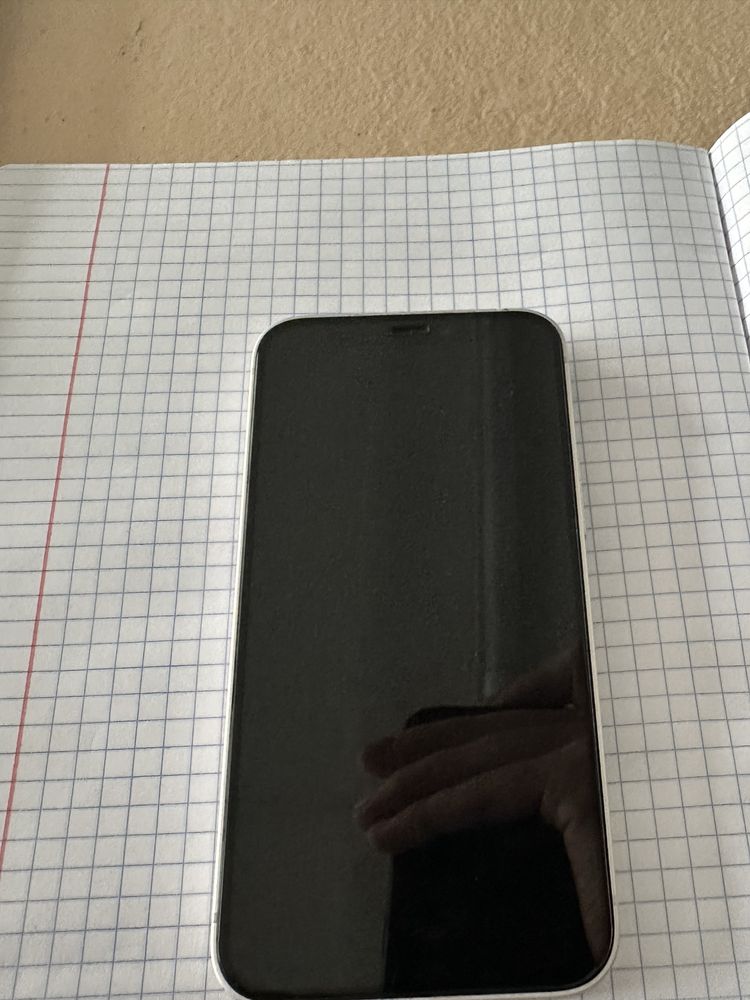 iPhone 12 mini.