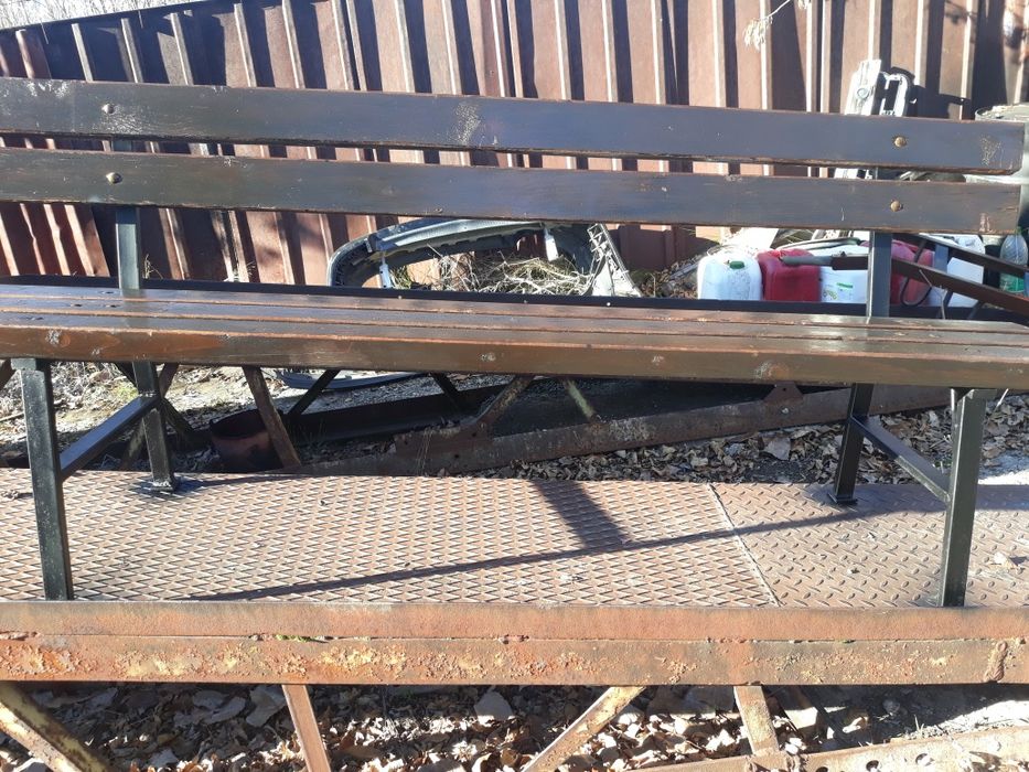 Продавам нова градинска пейка