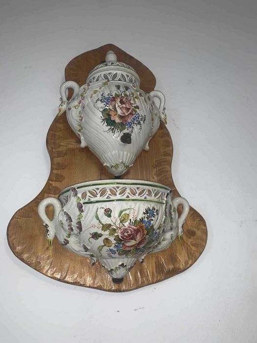 Cismea din portelan cu maner de lebada