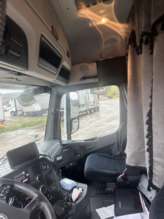 Camion cu macara 2545