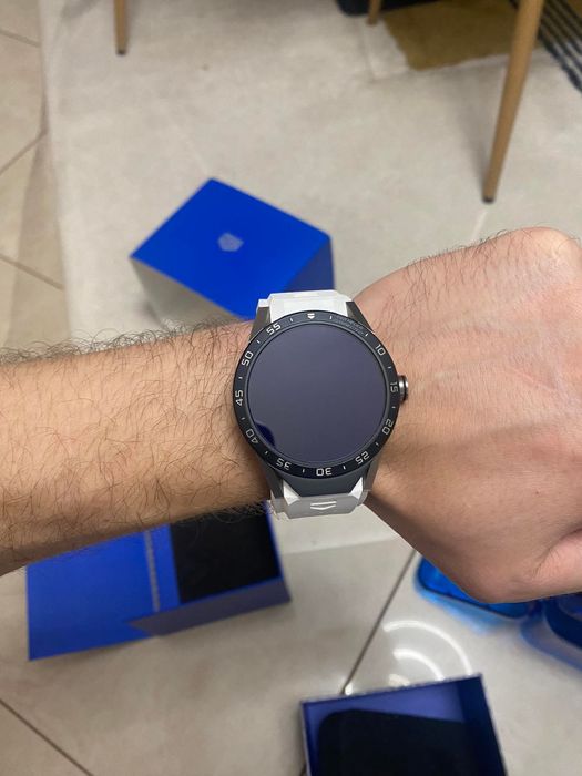 Продавам Tag Heuer Connected SAR8A80