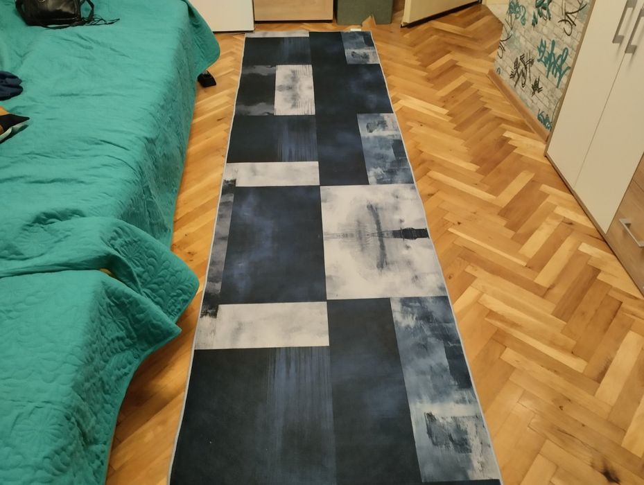 Пътека с размери 80 см. широчина и 400 см. дължина. Чисто нова. 90 лв.