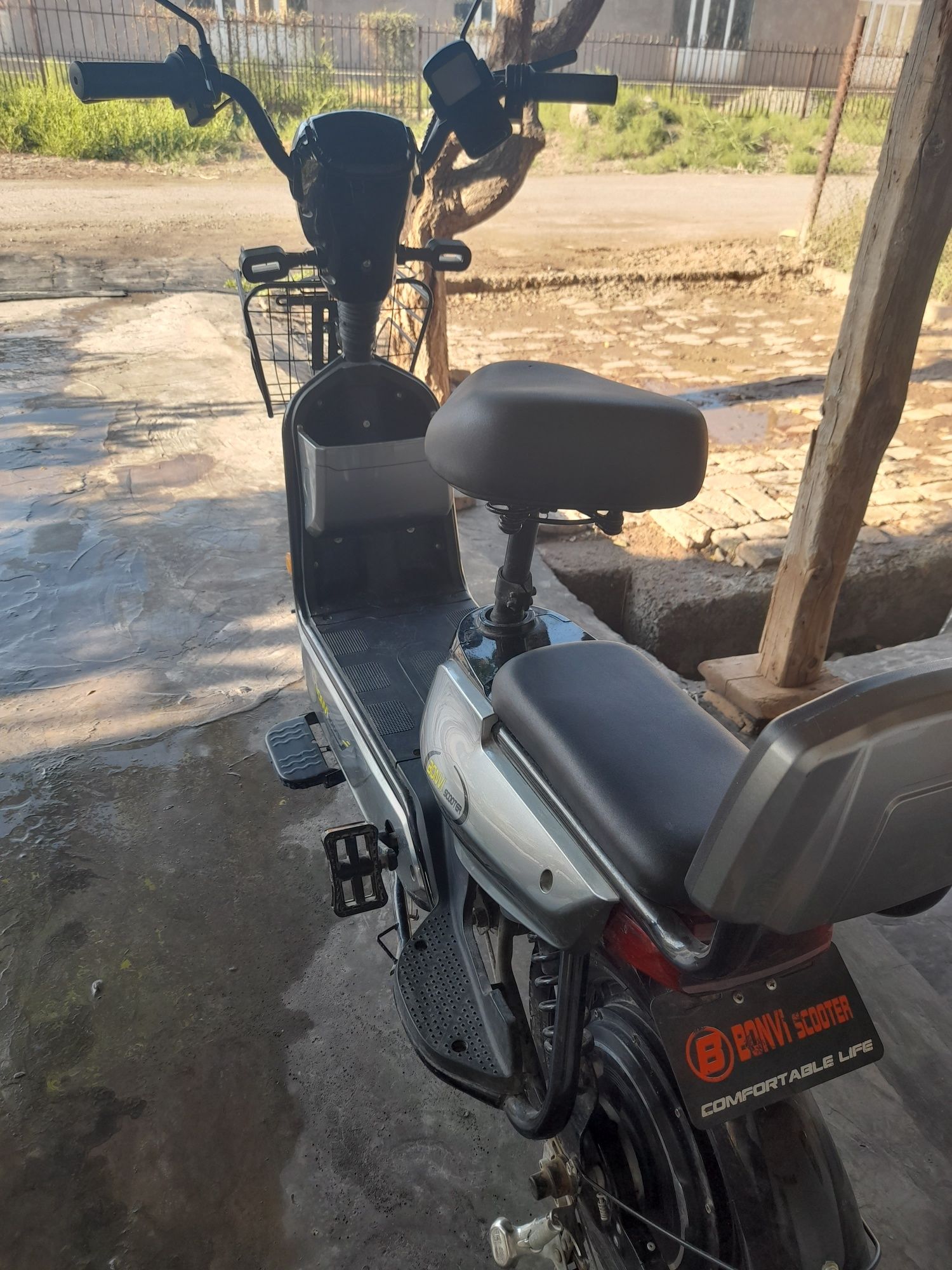 Bonvi scooter sotiladi