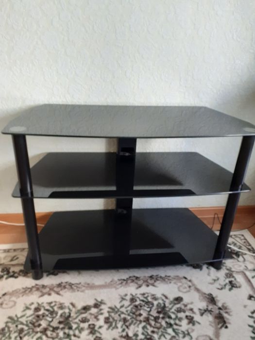 Подставка стеклянная под телевизор