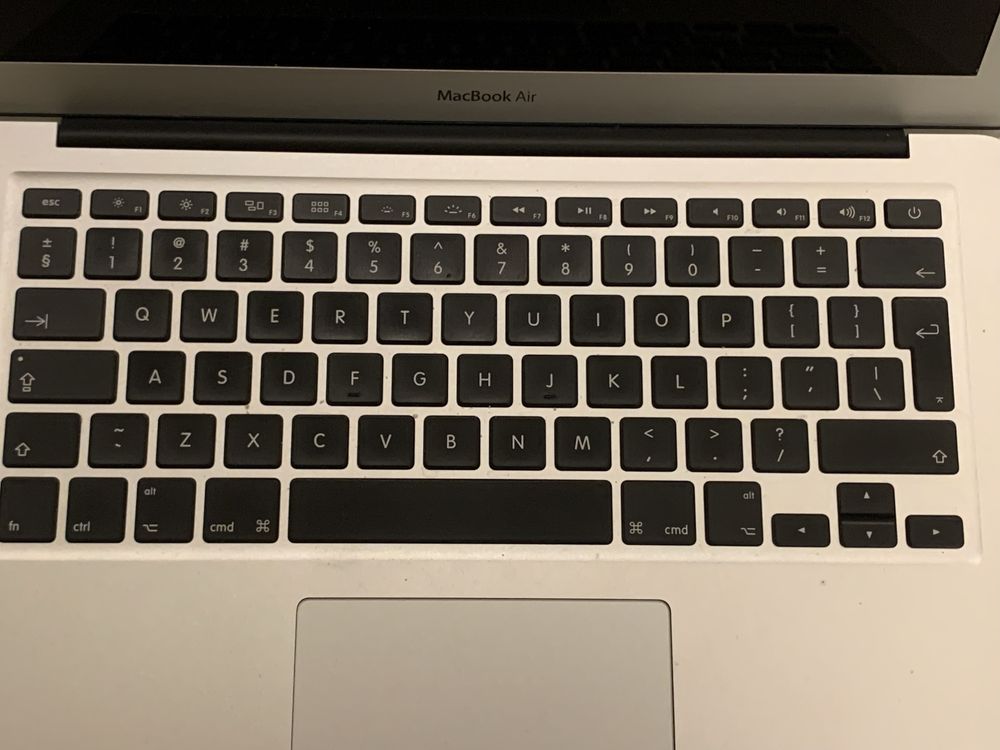 MacBook Air 1466 работещ с кутия