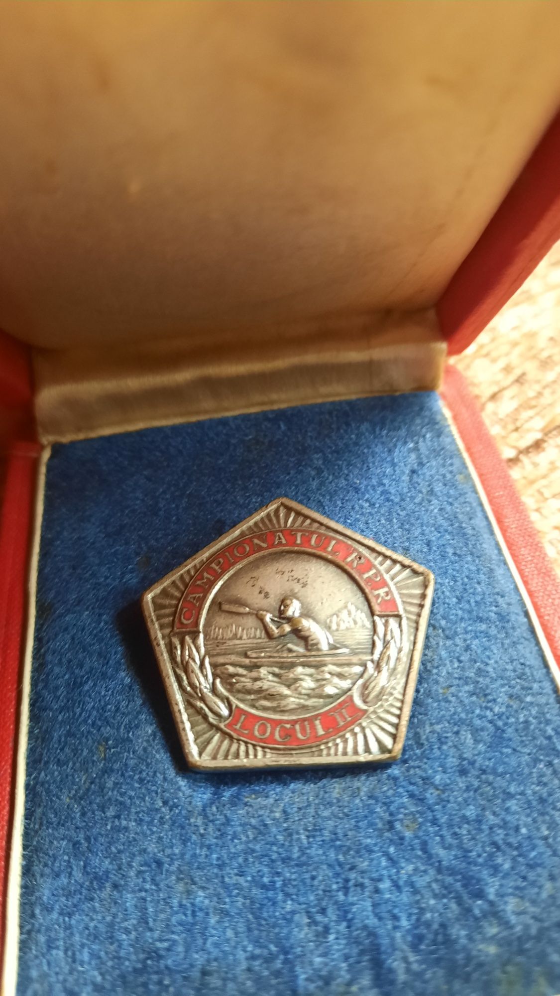 Insigna veche de colectie romaneasca perioada rpr