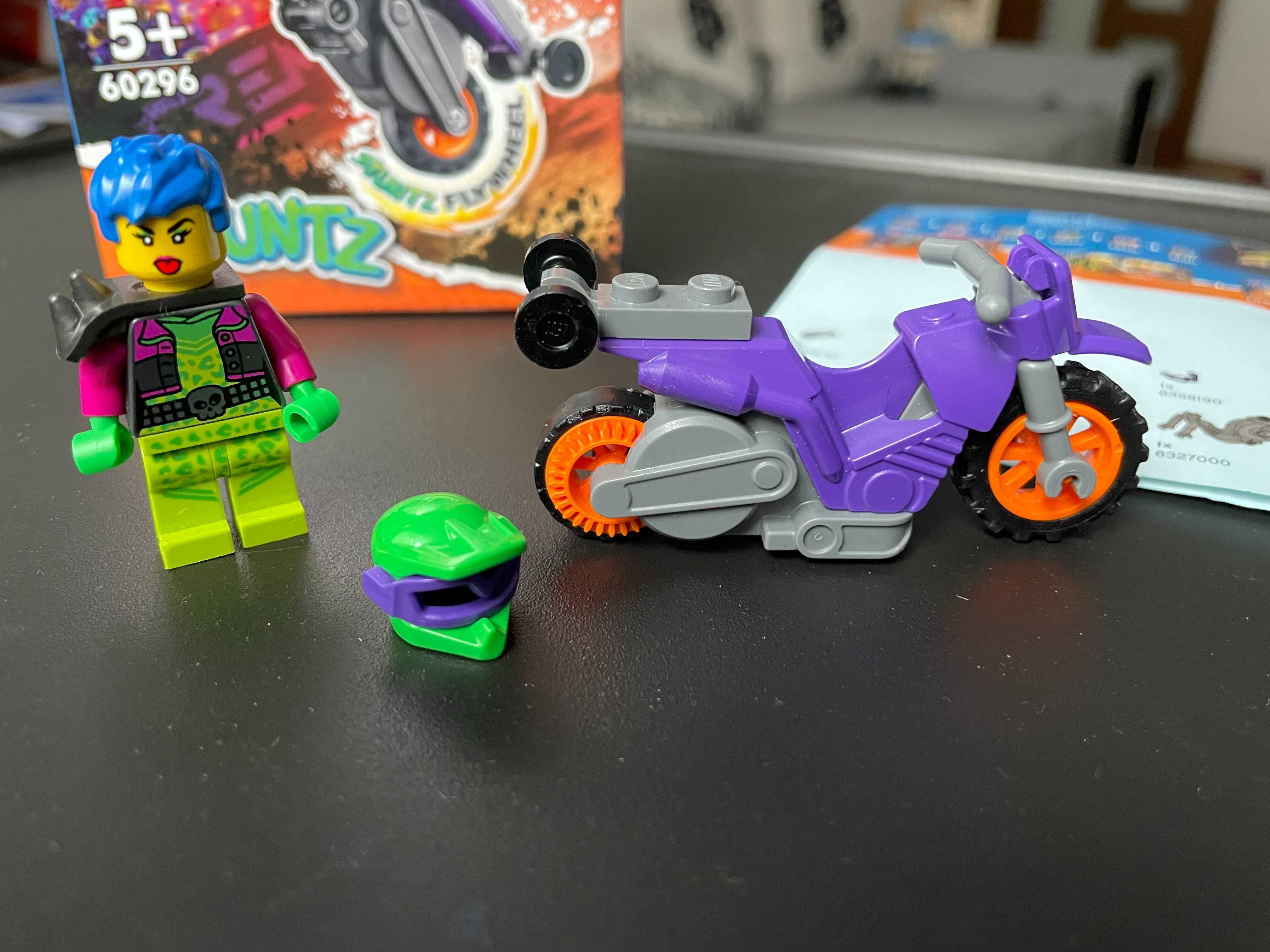 LEGO City: Stuntz Motocicletă de cascadorie pentru Wheelie - 60296