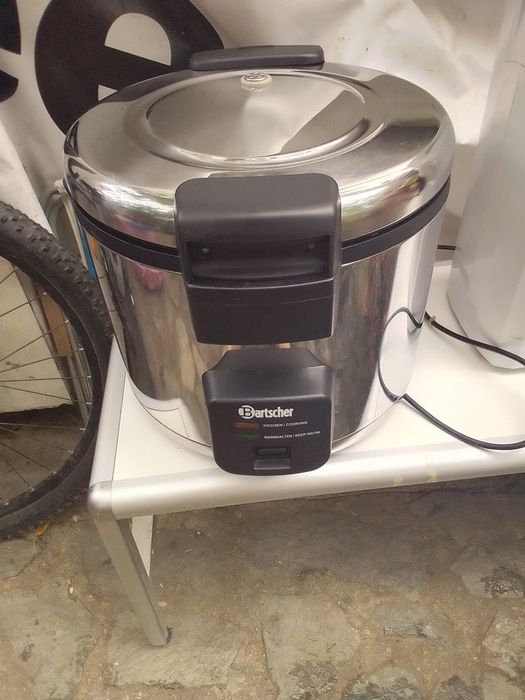 Vând oală electrică