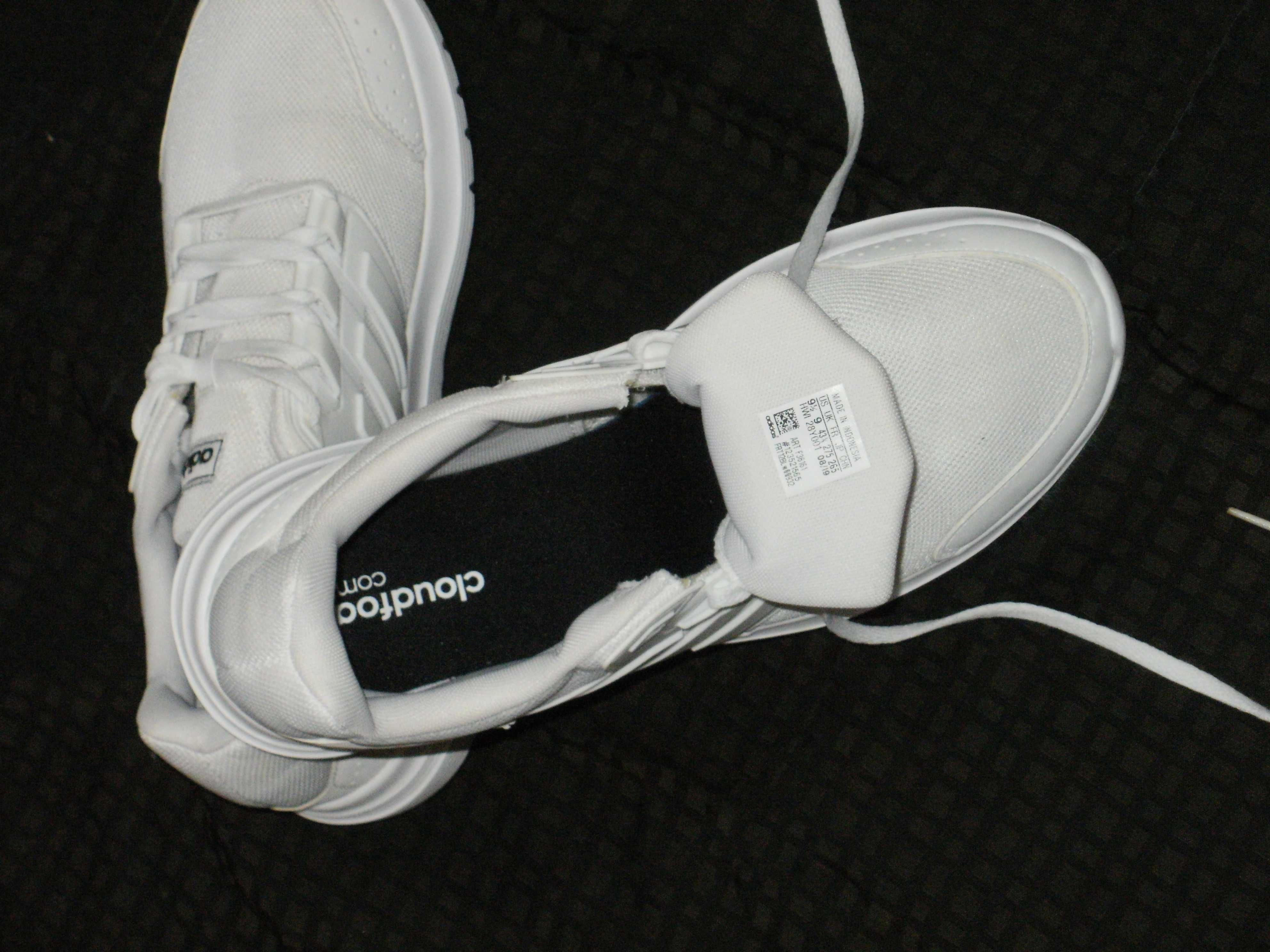 ADIDAS оригинални мъжки маратонки 43,5