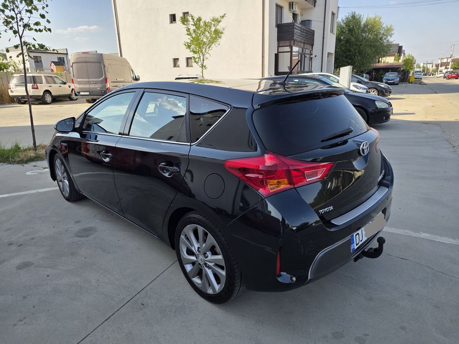 Toyota Auris hybrid sau schimb(doar cu lexus is300h)