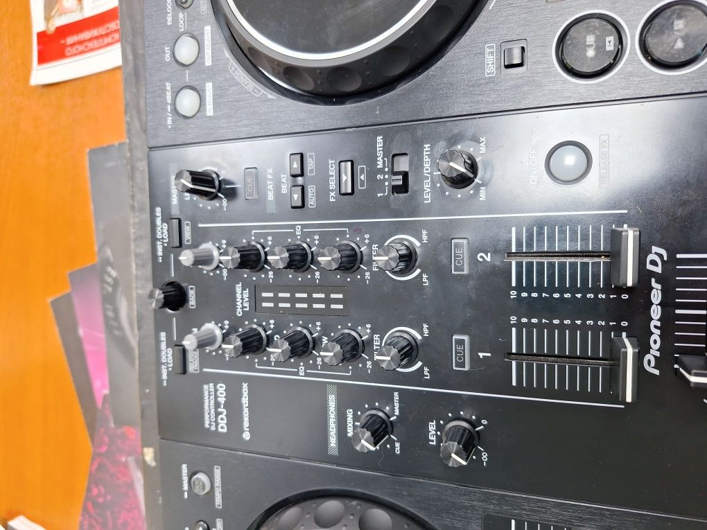 Контроллер Pioneer DDJ-400