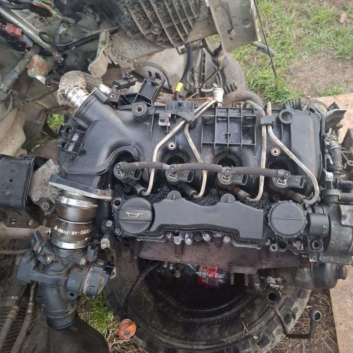 Vând motor cu tot cu cutie Peugeot 307 1.6