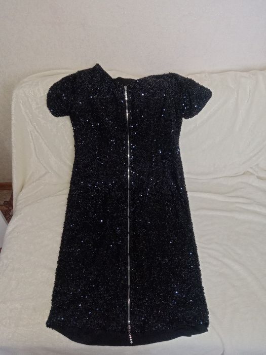 Платье б.у одевала на одно мероприятие