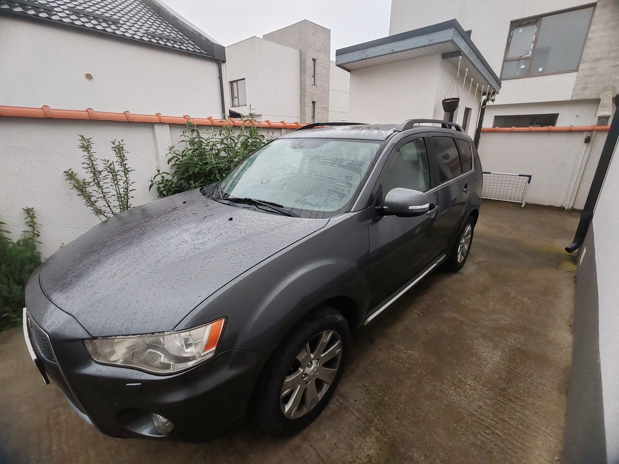 Mitsubishi Outlander 2012, 4x4, cutie automata, 7 locuri, 170.000 km