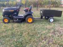 Tractoras de tuns iarba  și  Livadă