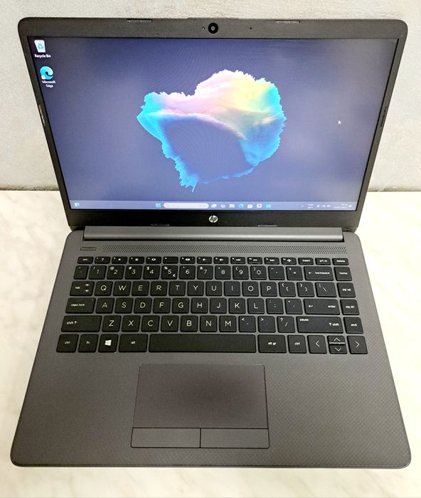 HP 240 G8 Ultraportabil i3-1005G1 Bmg Amanet 85683